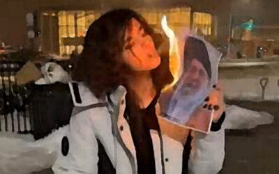 하메네이 사진에 불 붙인 ‘담배 소녀’…캐나다 망명 20대 반체제 인사